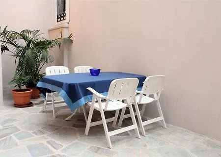 Stone Mansion House Apartment *
